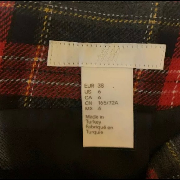 H&M Red Gray Asymmetrical Hem Button Skirt Size 6 - Picture 4 of 5